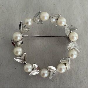 Brooch Silver Leaf Wreath Circle